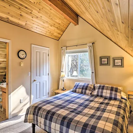 Riverfront Hungry Horse House With Large Deck!